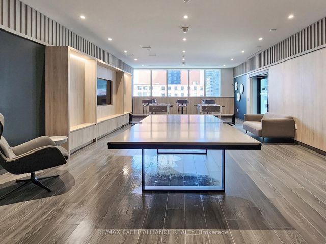 203 - 357 King St W
