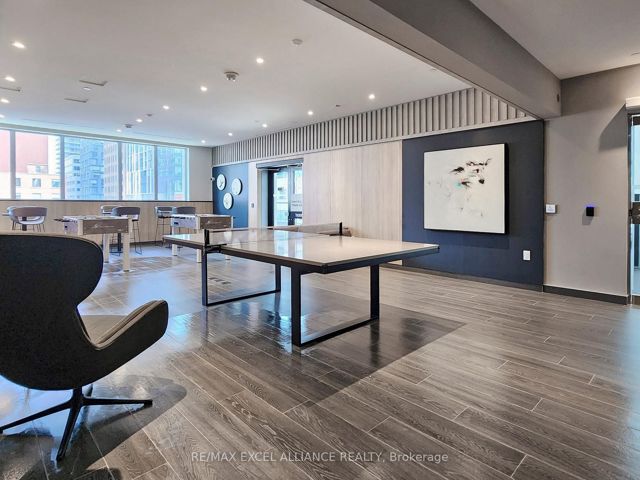 203 - 357 King St W