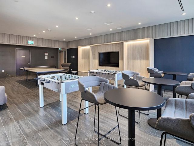 203 - 357 King St W