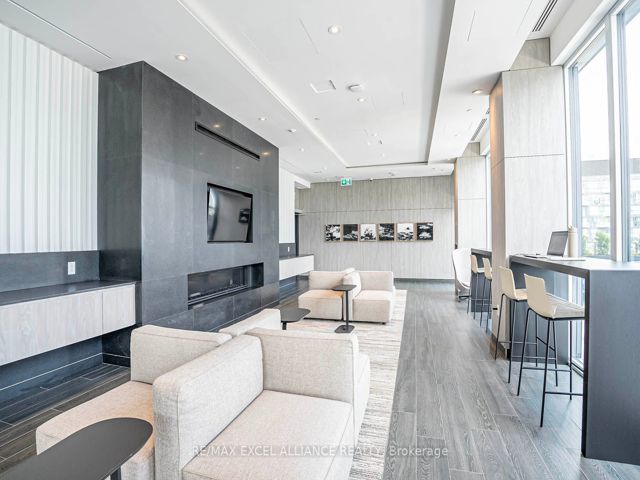 203 - 357 King St W