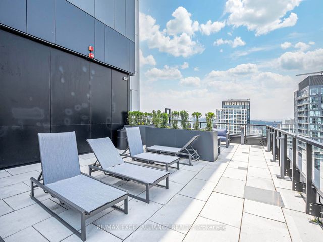 203 - 357 King St W