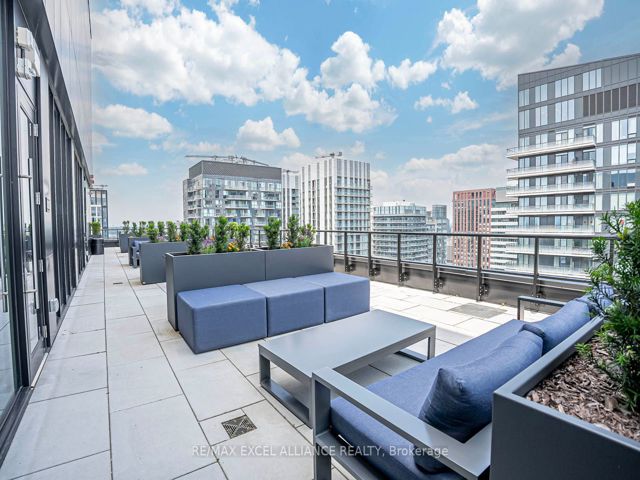 203 - 357 King St W
