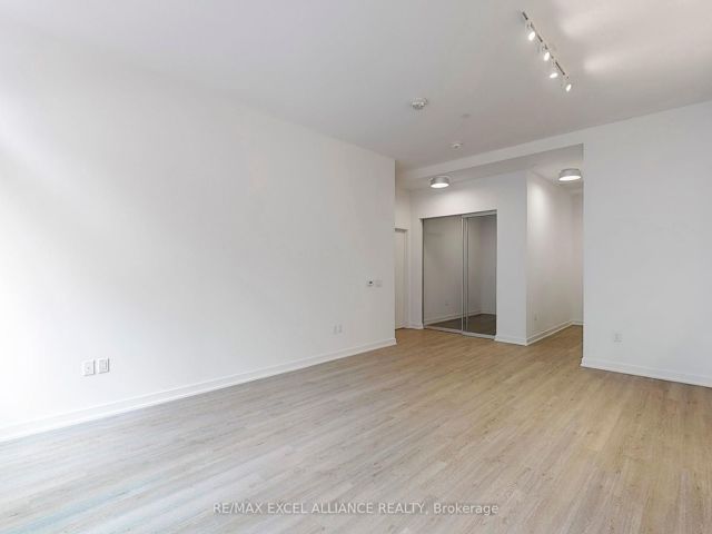 203 - 357 King St W