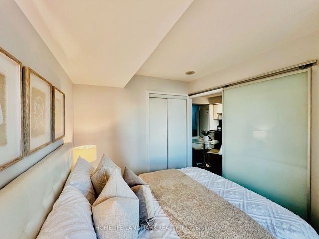 1708 - 25 Capreol Crt