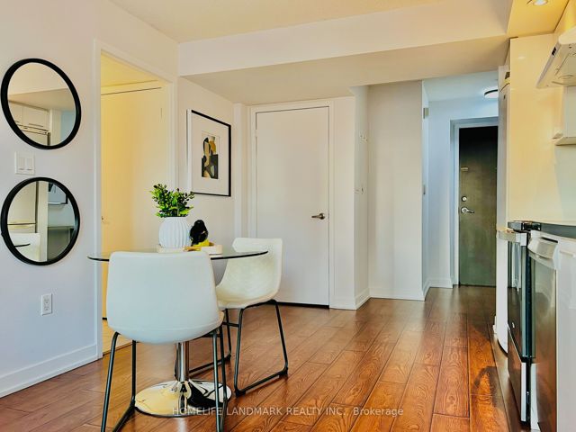 1708 - 25 Capreol Crt