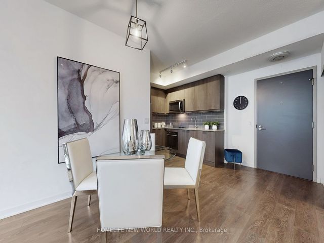 402 - 38 Forest Manor Rd