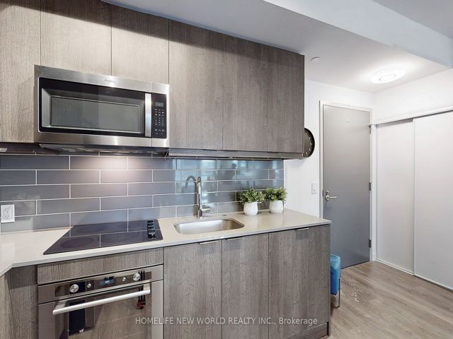 402 - 38 Forest Manor Rd