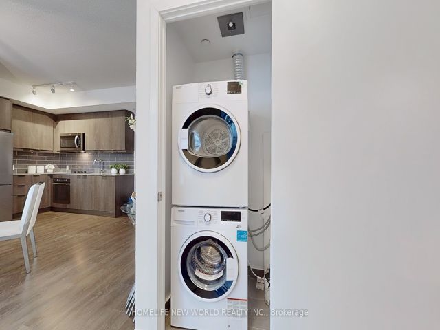 402 - 38 Forest Manor Rd