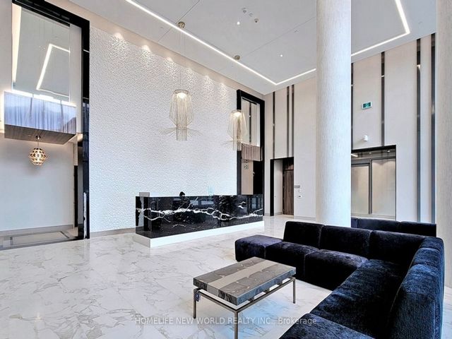 402 - 38 Forest Manor Rd