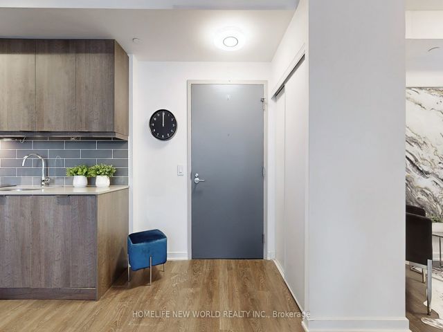 402 - 38 Forest Manor Rd