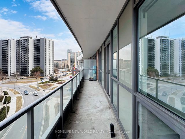 402 - 38 Forest Manor Rd