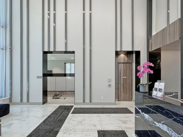 402 - 38 Forest Manor Rd