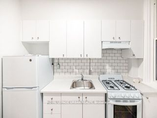 3 - 437 Spadina Ave