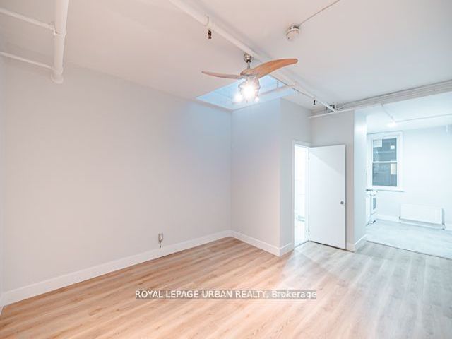 3 - 437 Spadina Ave