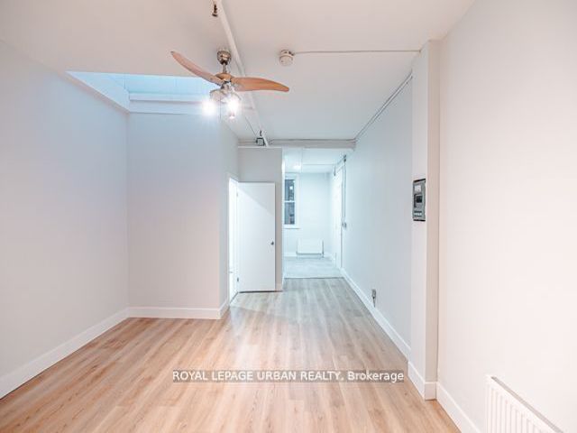 3 - 437 Spadina Ave