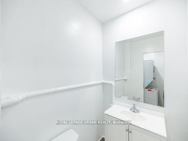 3 - 437 Spadina Ave