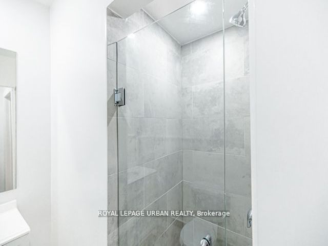 3 - 437 Spadina Ave