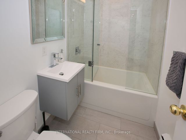 405 - 219 Wilson St