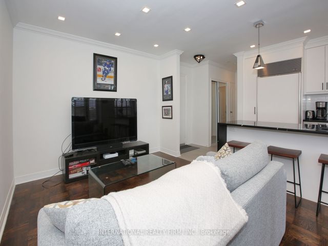 405 - 219 Wilson St