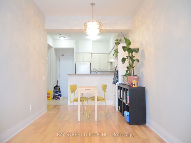 514 - 451 Rosewell Ave