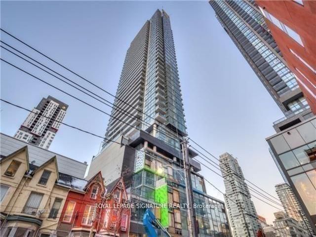 2212 - 290 Adelaide St W