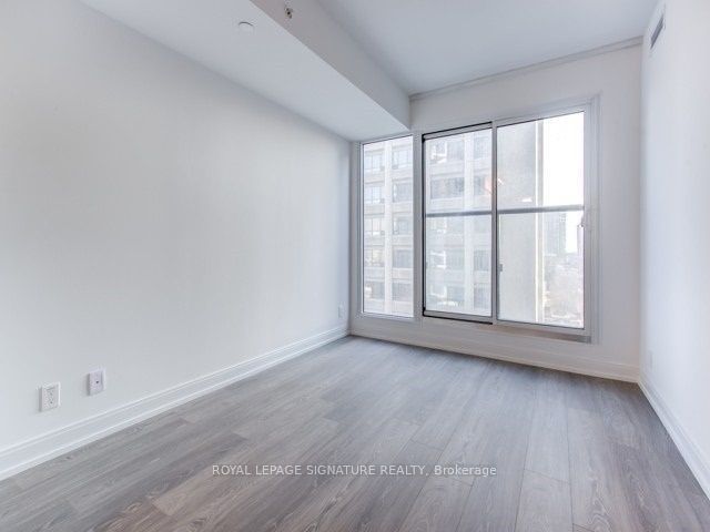 1209 - 181 Dundas St E
