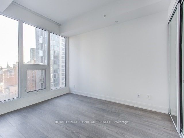 1209 - 181 Dundas St E