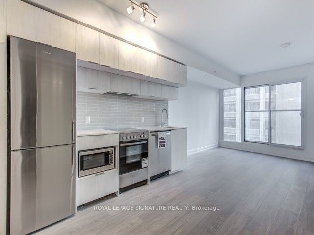 1209 - 181 Dundas St E