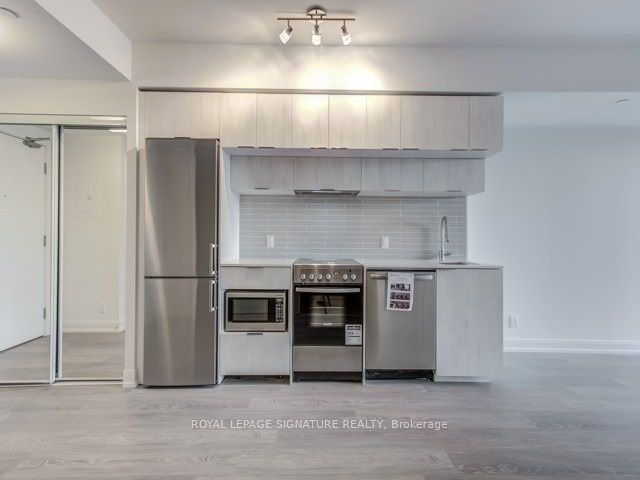 1209 - 181 Dundas St E
