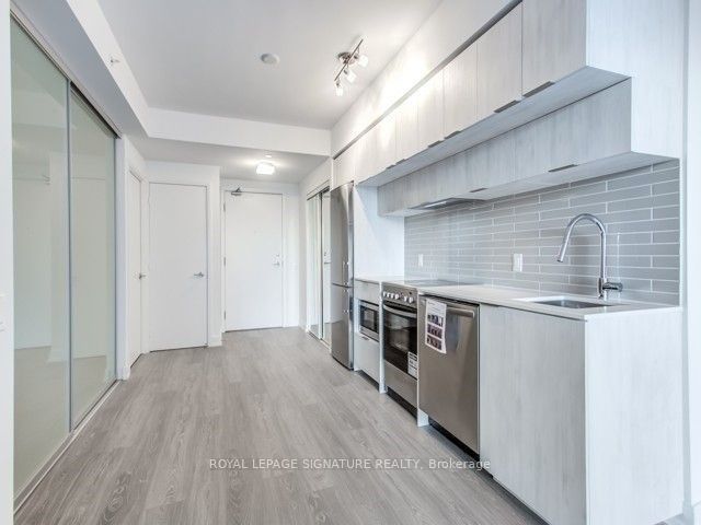 1209 - 181 Dundas St E
