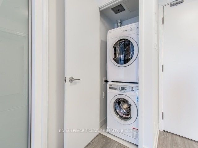1209 - 181 Dundas St E