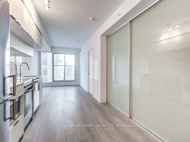 1209 - 181 Dundas St E