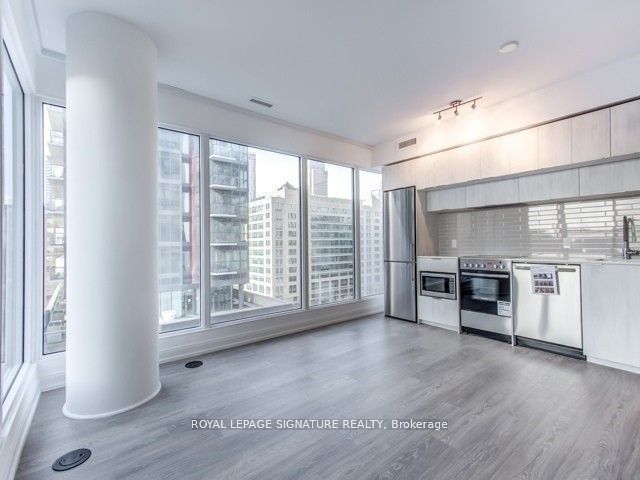 905 - 181 Dundas St E