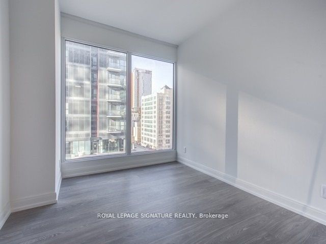 905 - 181 Dundas St E