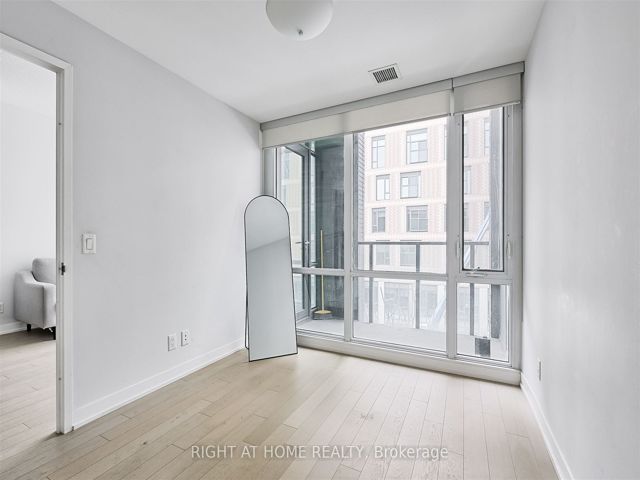 N315 - 455 Front St E
