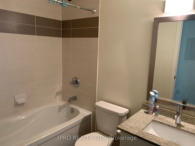 2209 - 33 Bay St