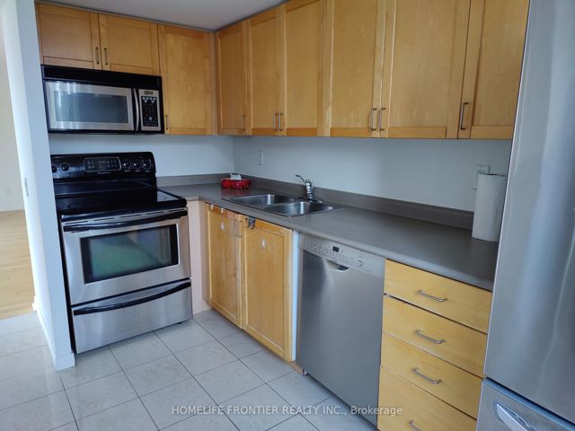 902 - 28 Harrison Garden Blvd