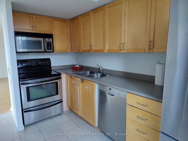 902 - 28 Harrison Garden Blvd