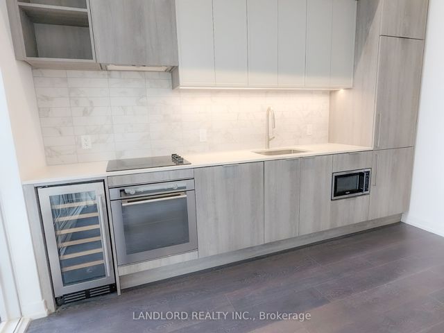 201 - 2020 Bathurst St