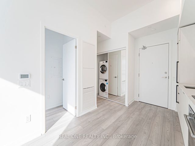 2105 - 82 Dalhousie St