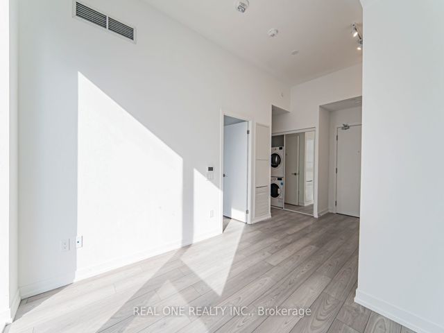 2105 - 82 Dalhousie St
