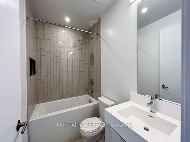 3201 - 130 River St