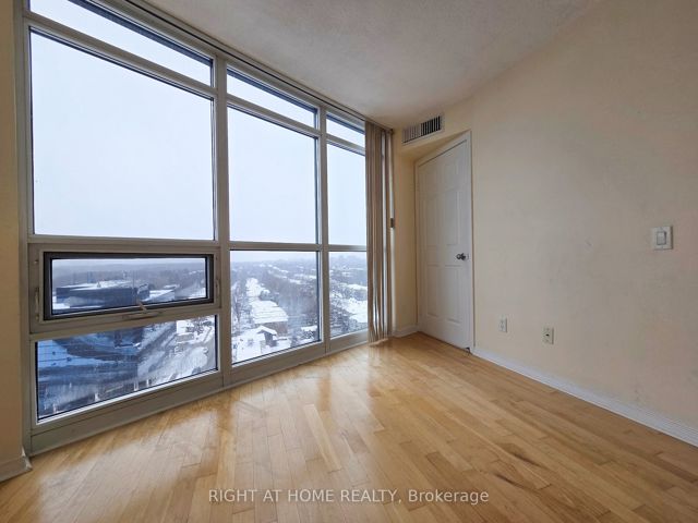 1706 - 28 Harrison Garden Blvd