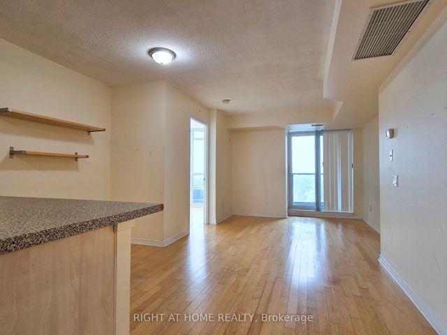 1706 - 28 Harrison Garden Blvd