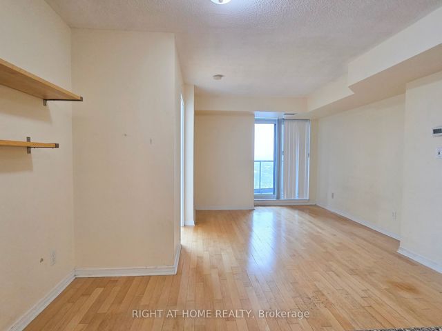 1706 - 28 Harrison Garden Blvd