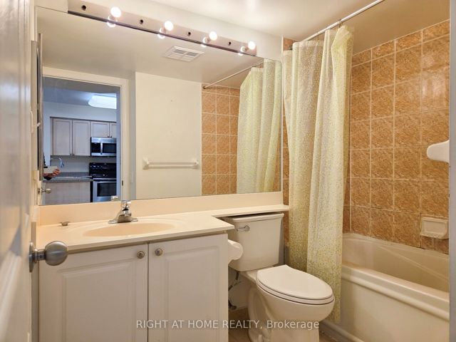 1706 - 28 Harrison Garden Blvd