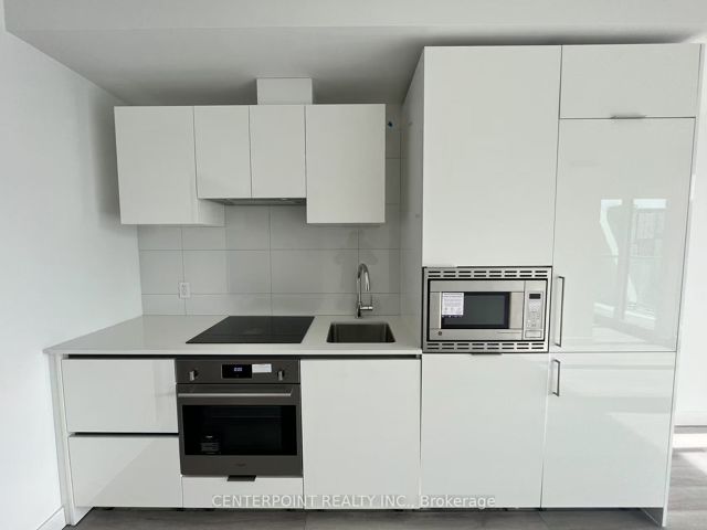 2717 - 230 Simcoe St