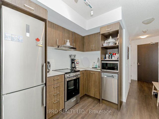 1705 - 219 Dundas St E