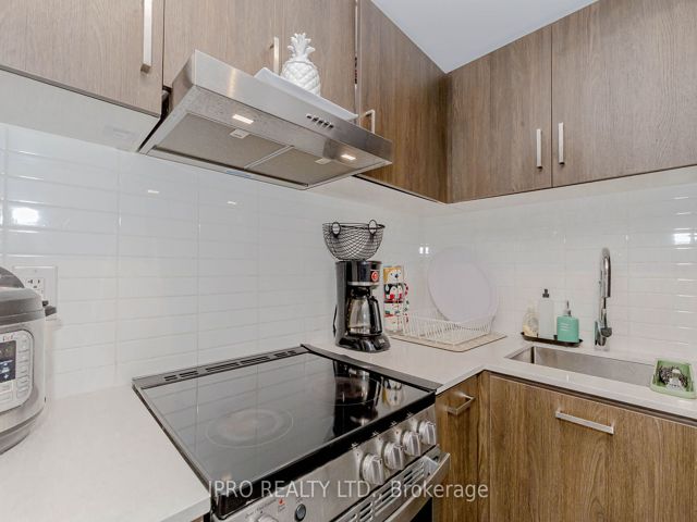 1705 - 219 Dundas St E