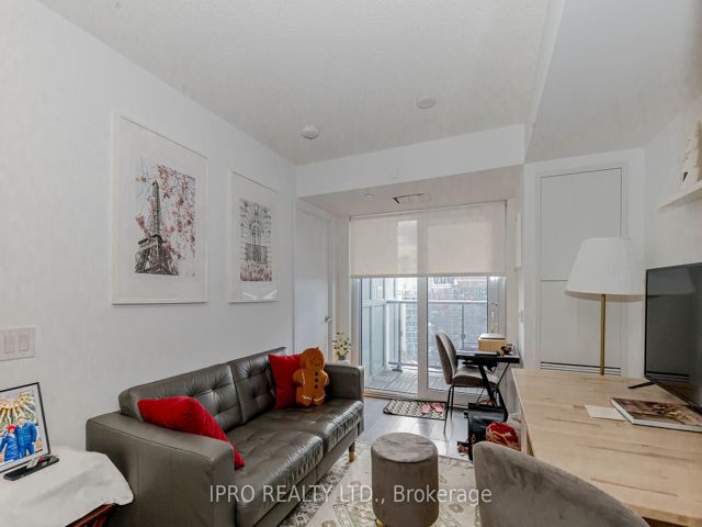 1705 - 219 Dundas St E